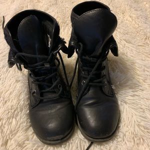 Girls size 1 boots